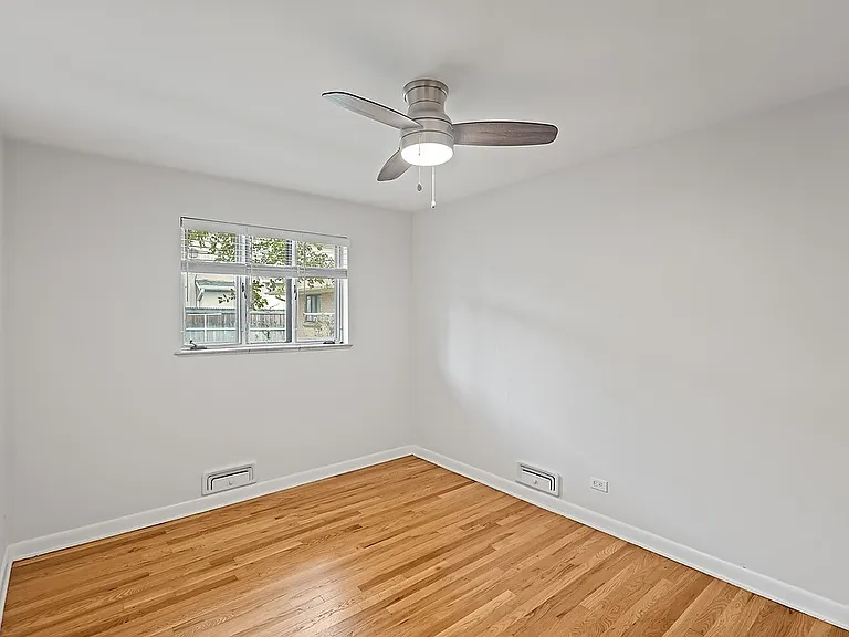 560 N Garfield St — Photo 16