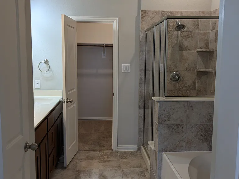 2571 Sarah Ln — Photo 10