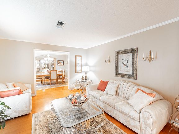 3rd image of 1504 Gladney Dr