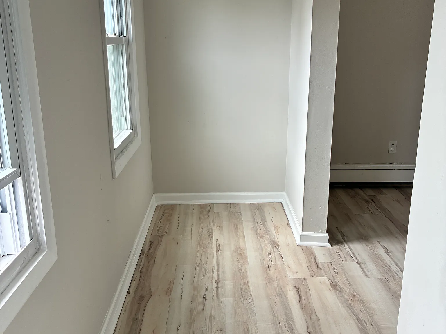 107 Dewey St — Photo 2