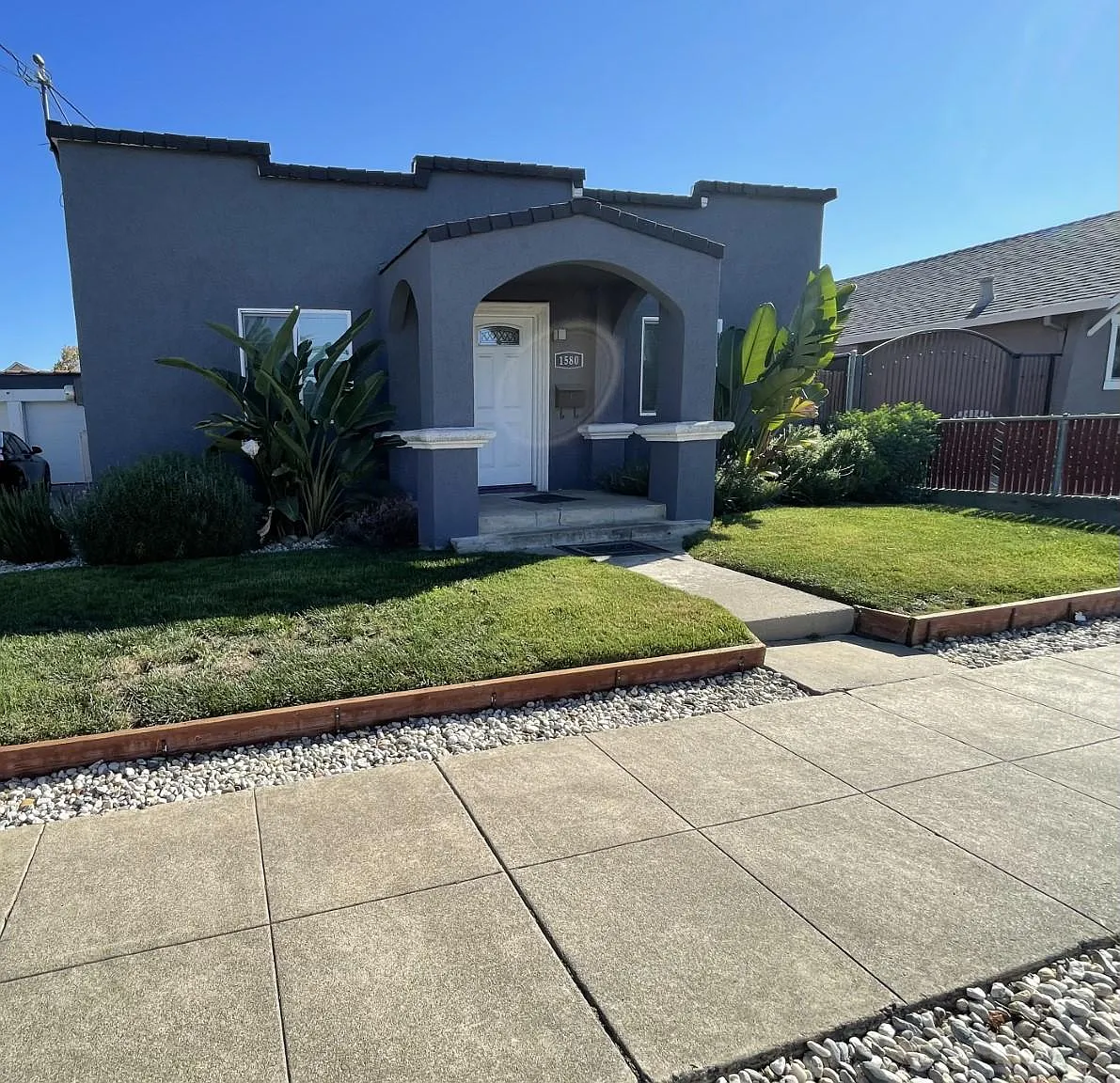 1580 E Saint James St — Photo 1