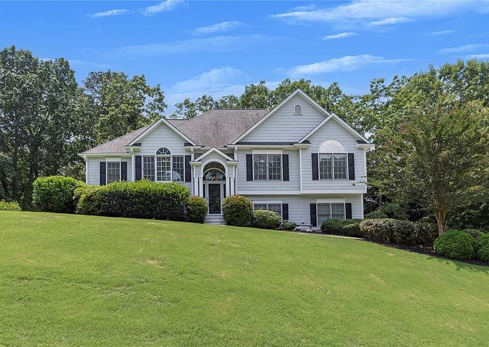 1st image of 100 Chestnut Hill Dr