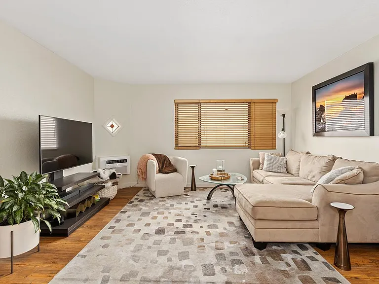 5427 La Jolla Blvd #4 — Photo 2