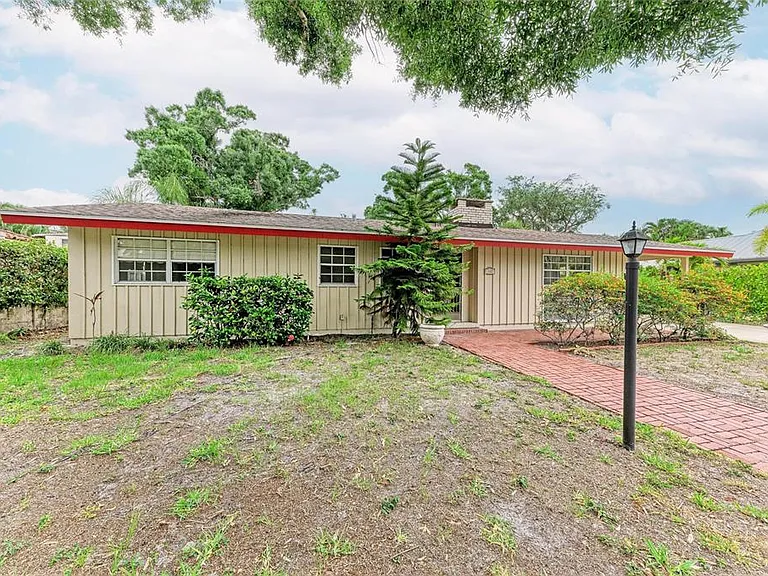 1827 Alta Vista St — Photo 3