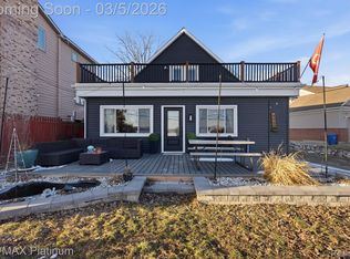 4960 Cooley Lake Rd, Waterford, MI 48327