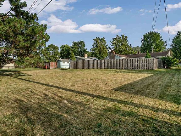 3rd image of 1005 Nebobish Ave
