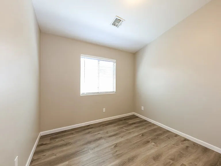 10016 W Gross Ave — Photo 13