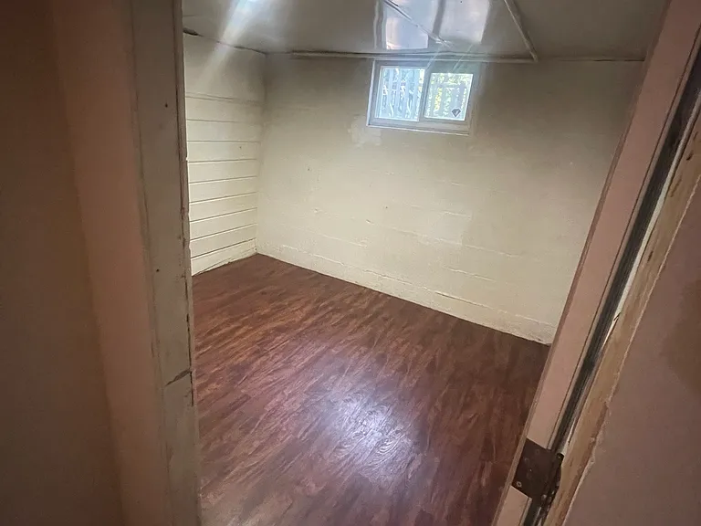 1166 Market St NE — Photo 18