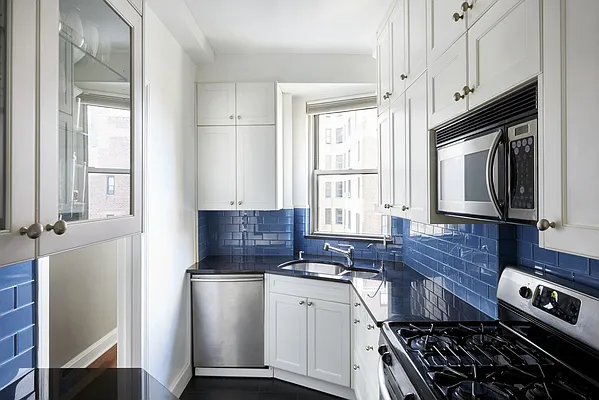 Sold by Warburg | media 19