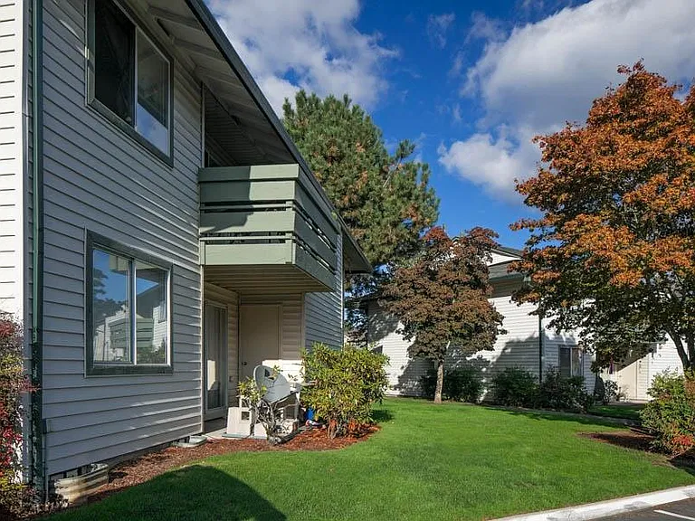 Amber Court Apartments — Photo 4