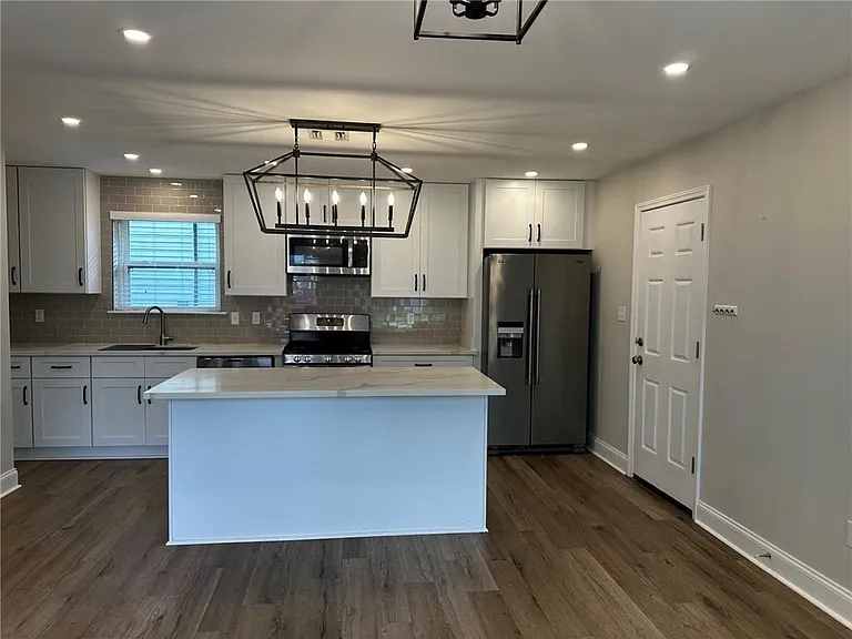 301 Labarre Dr #B — Photo 4