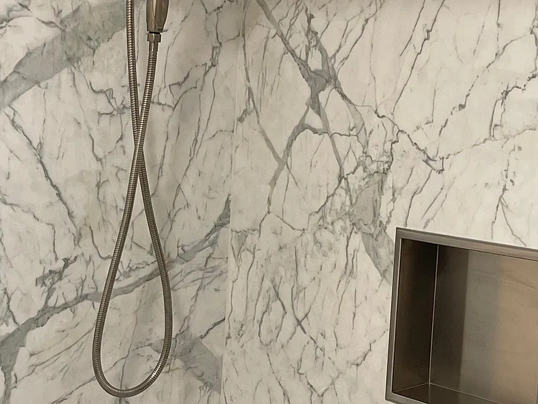 Primary bath removeable shower head