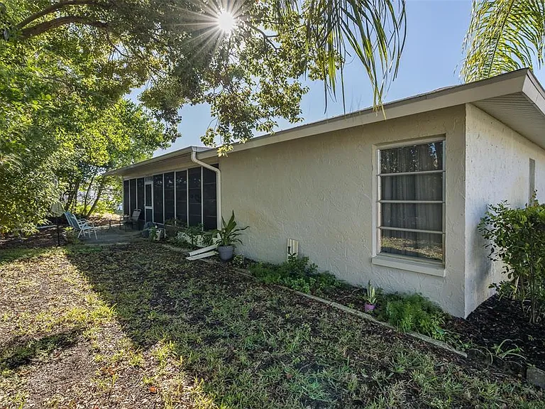 8015 San Fernando Dr — Photo 45