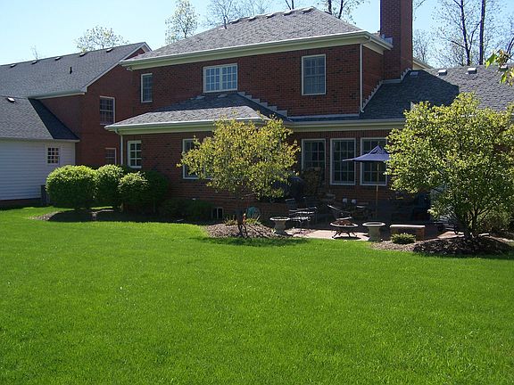 Expanisve rear yard with patio