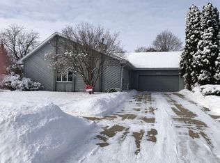 2335 Parkside Dr, Oshkosh, WI 54901