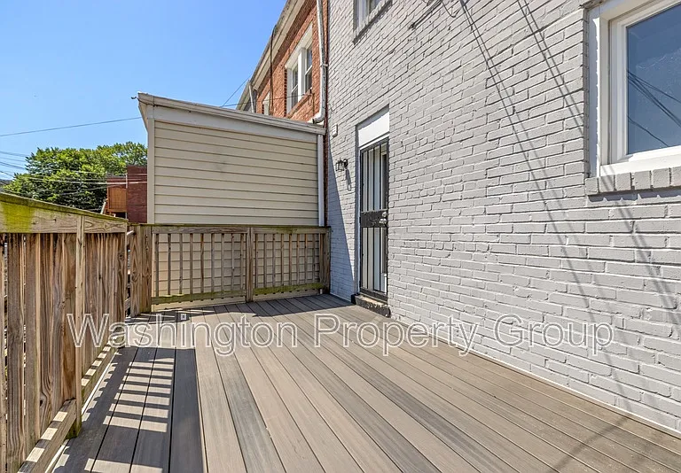 329 18th Pl NE — Photo 17