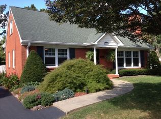 1710 Clearview Dr, Graymoor Devondale, KY 40222