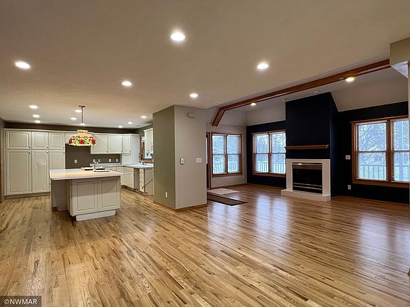 3rd image of 3007 Birchmont Dr NE