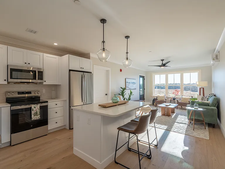 815 Lafayette Rd #102 — Photo 2