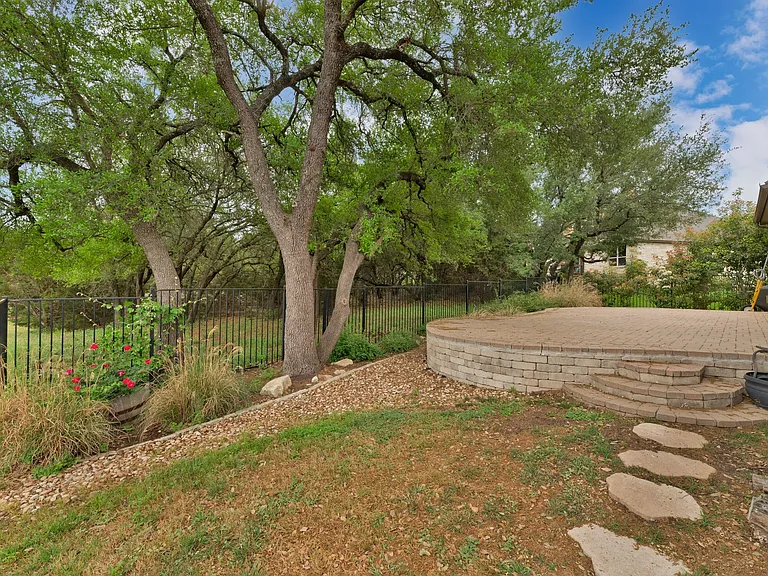 4917 Pyrenees Pass — Photo 26