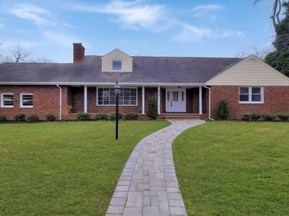 890 Crescent Dr, Rahway City, NJ 07065