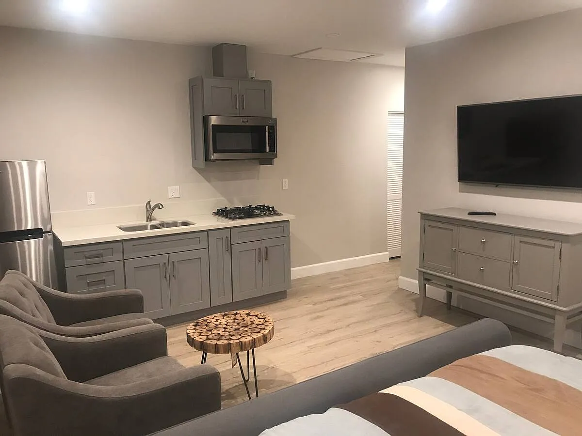 1 bed, 500 sqft, $2,100 — Photo 1