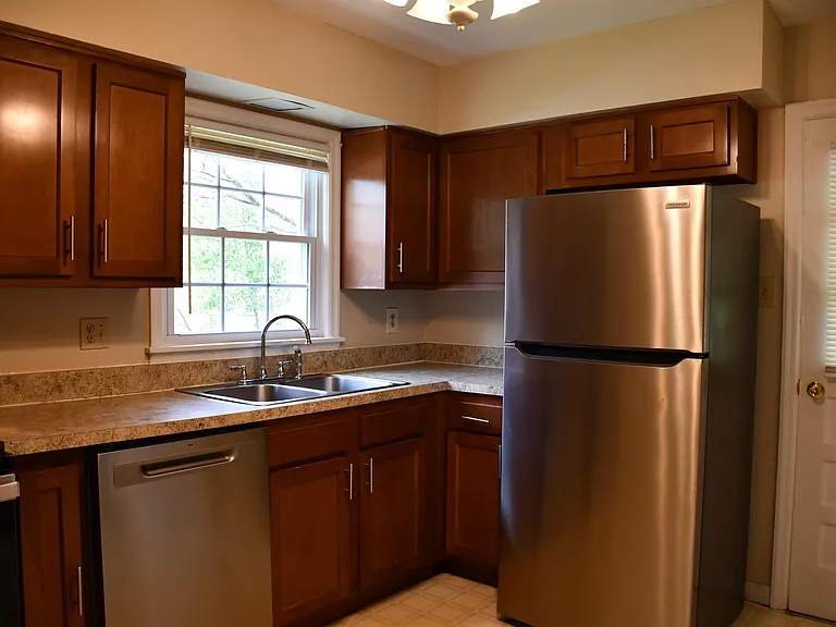 181 Saint James Dr — Photo 9