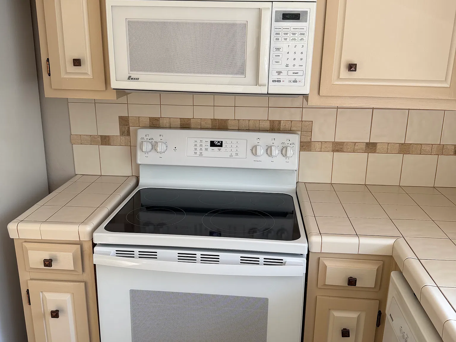 4 bed, 1543 sqft, $4,400 — Photo 2