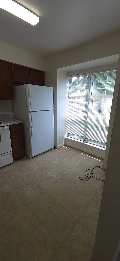 Available NOW - Freshly Updated 2 Bedroom in Columbia, MD — Photo 3