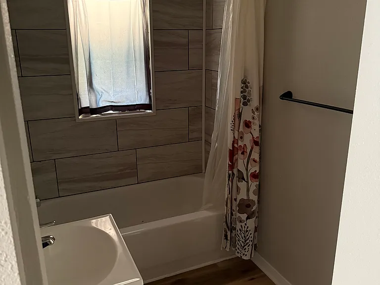 812 Broadway St — Photo 7