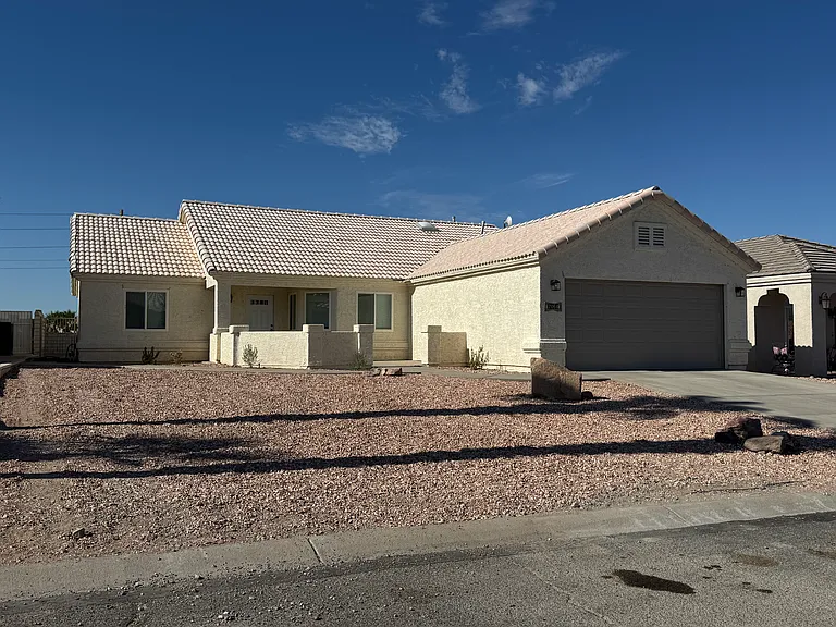 2064 E Desert Palms Dr — Photo 2