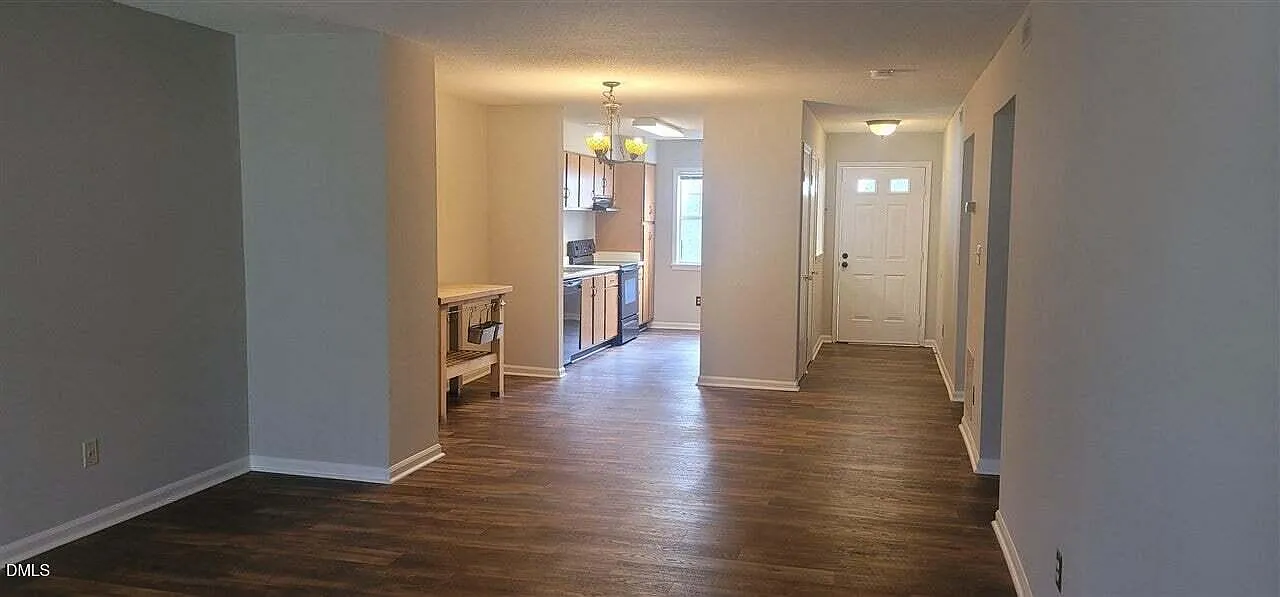 2 bed, 2.5 bath, 1168 sqft, $1,300 — Photo 2
