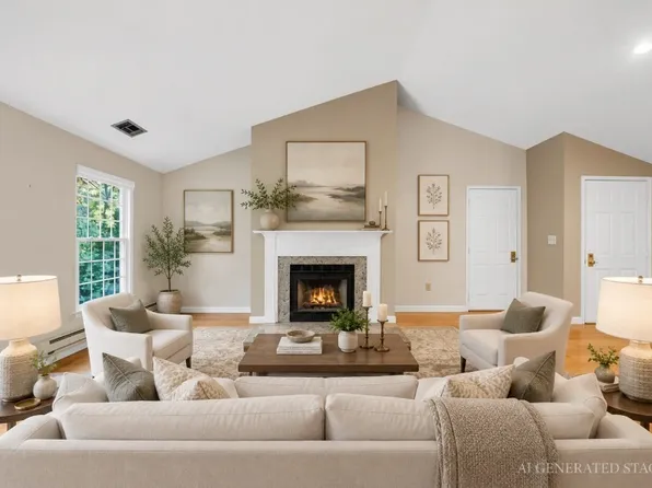 28 Essex Green Ln #D, Peabody, MA 01960