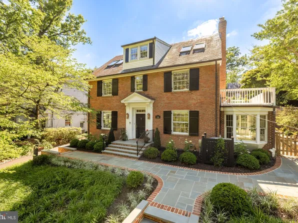 7104 Beechwood Dr, Chevy Chase, MD 20815