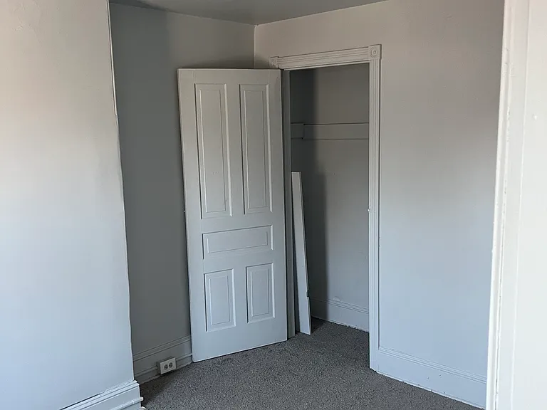241 E Oak St — Photo 7