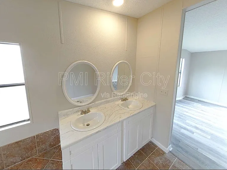 12556 Palmetto St — Photo 9