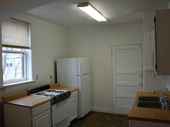 3rd image of 3943 N Janssen Ave