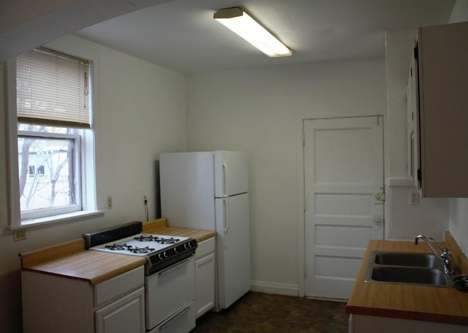 1st image of 3934 N Janssen Ave Unit 3S