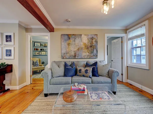 39 Kingston Ave #A, Newport, RI 02840