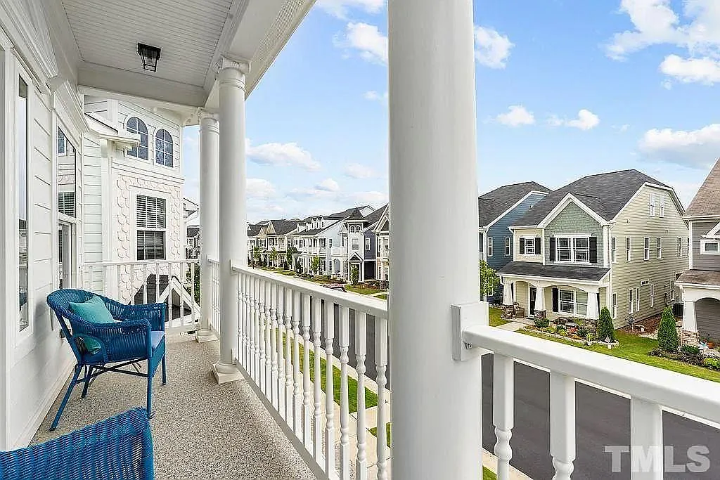 4 bed, 3.5 bath, 2433 sqft, $2,845 — Photo 2