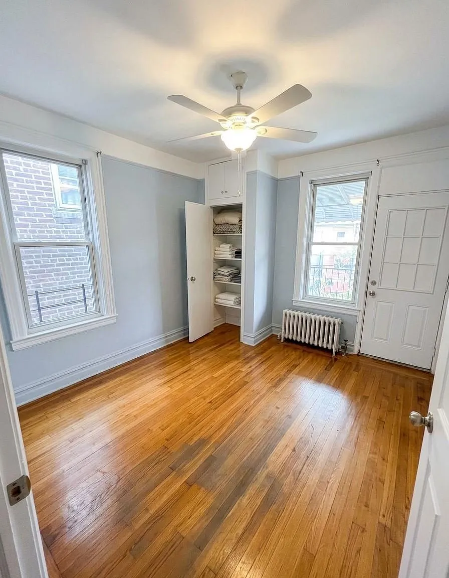 3 bed, 1.0 bath, 2480 sqft, $3,800 — Photo 3
