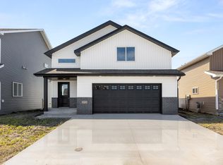 2533 38th Ave S, Moorhead, MN 56560