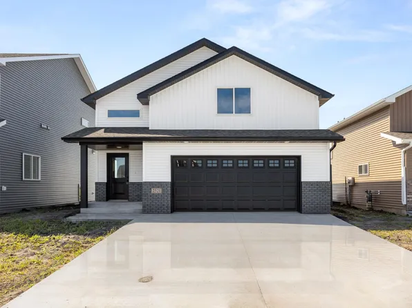 2521 38th Ave S, Moorhead, MN 56560