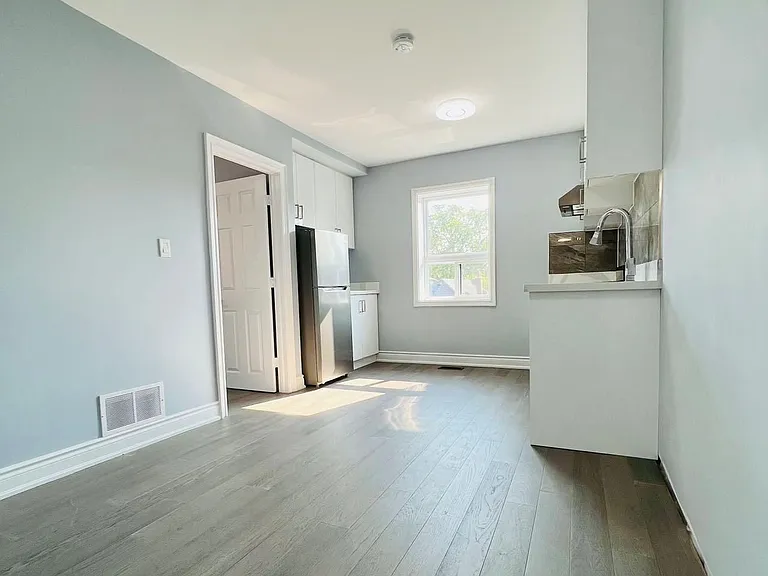 1342 Weston Rd #4 — Photo 2