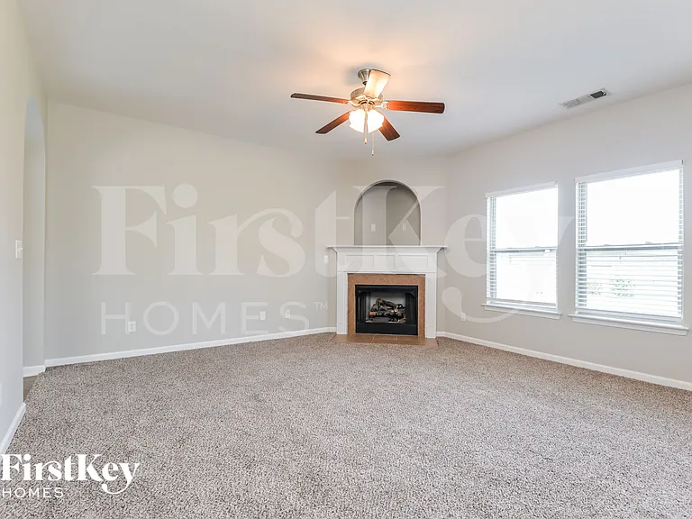 2045 Kensington Ct — Photo 5