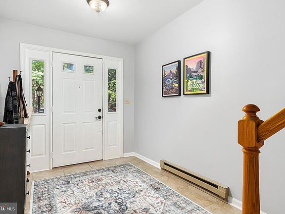 3rd image of 1006 Lindsay Ln