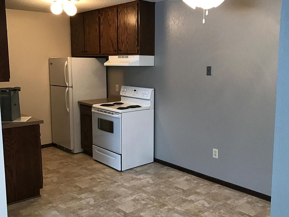 1st image of 825 9th Ave S