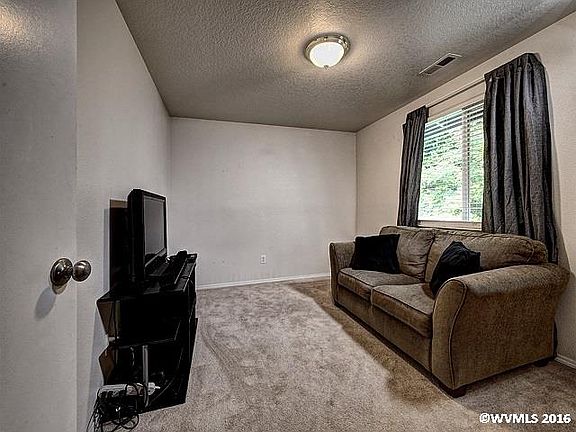 4th image of 135 Wander Way SE
