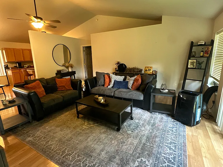 2723 Daisy Dr — Photo 3