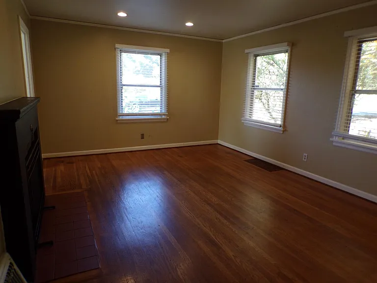 3022 SW Sunset Blvd — Photo 5